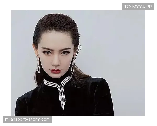 吴向东穿睡衣开豪车,这日常画面简直电影偶像吧! 吴向东穿睡衣开豪车,这日常画面简直电影偶像吧!